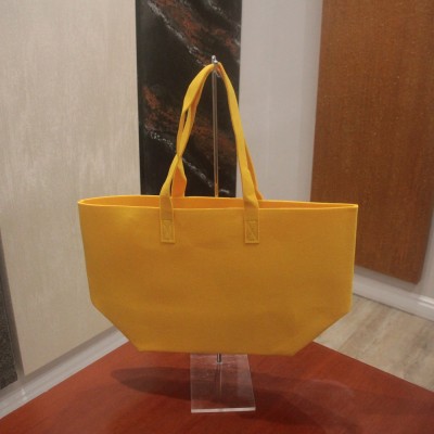 Borsa In Feltro Cm. 30x30x19 Giallo
