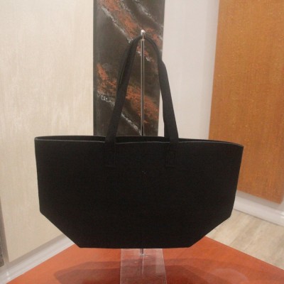 Borsa In Feltro Cm. 30x30x19 Nero